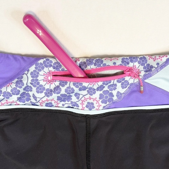 Lululemon Women Size 8 Groovy Run Shorts Black Quilt Summer13 5 Power Purple - Picture 10 of 13